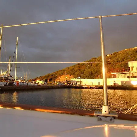 Dream On The Boat Bed & Breakfast
