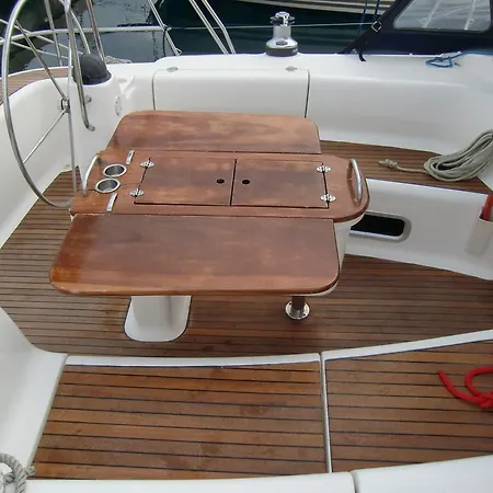 Dream On The Boat Bed & Breakfast *
