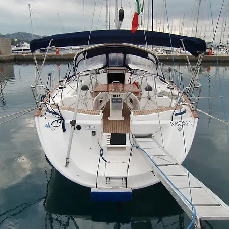 Dream On The Boat Bed & Breakfast