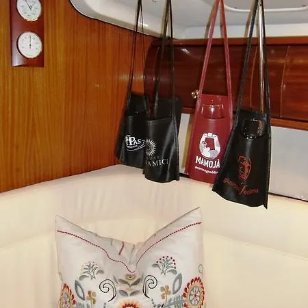 Dream On The Boat Bed & Breakfast