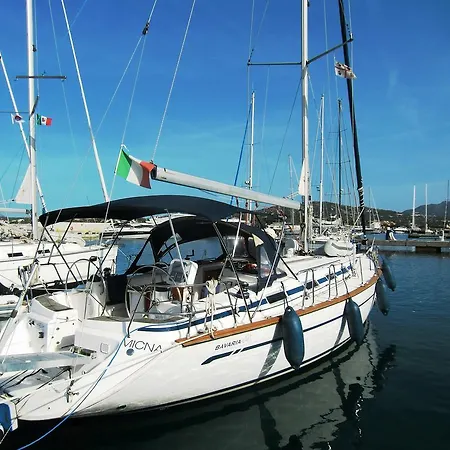 Dream On The Boat Bed & Breakfast *