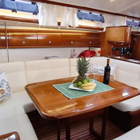 Dream On The Boat Bed & Breakfast Portisco