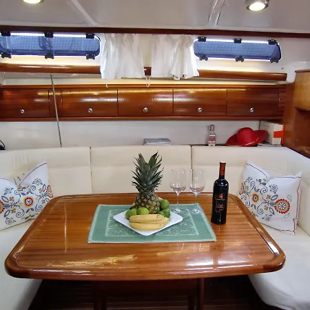 Bed & Breakfast Dream On The Boat *