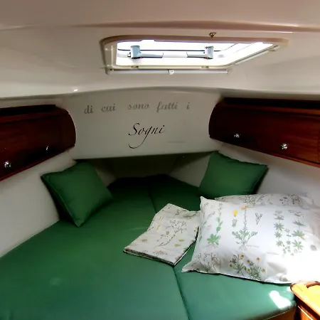 Bed & Breakfast Dream On The Boat *