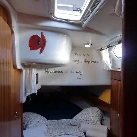 Dream On The Boat Bed & Breakfast