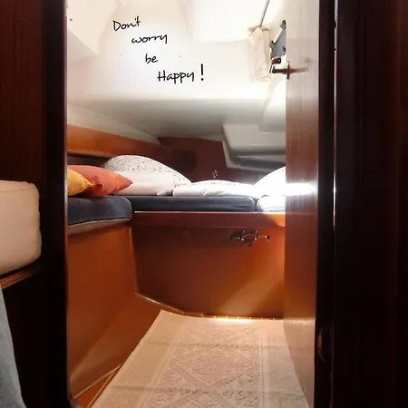 Dream On The Boat Bed & Breakfast *