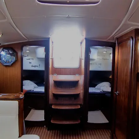 B&B Dream On The Boat Bed & Breakfast *