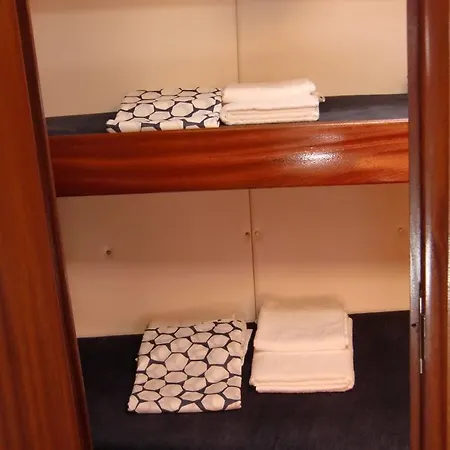 Bed & Breakfast B&B Dream On The Boat *